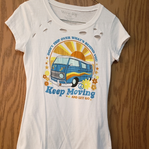 Very cute distressed graphic tee. Size small - Picture 1 of 3